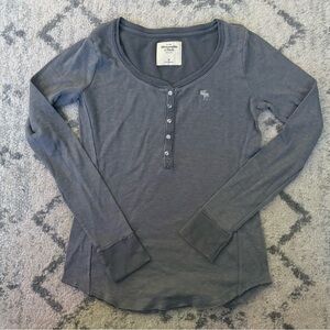 Abercrombie & Fitch Women’s Henley Long Sleeve Shirt Gray M Y2K Moose Logo